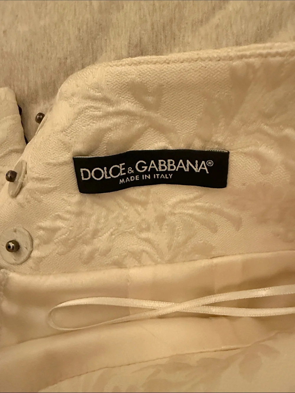 Dolce & Gabbana White Mini Skirt with Black Trim - Picture 2 of 7
